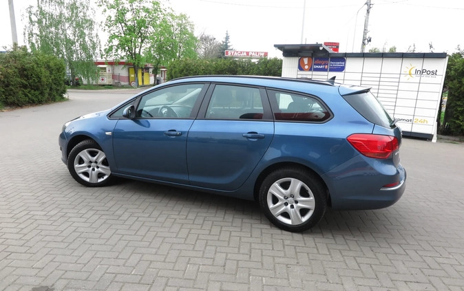 Opel Astra cena 26990 przebieg: 220000, rok produkcji 2014 z Pleszew małe 562